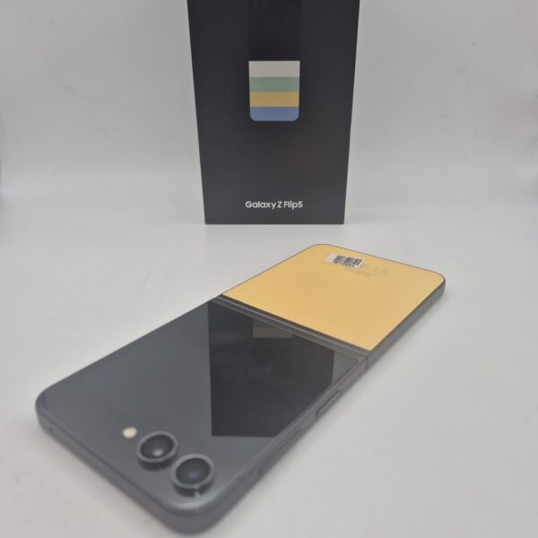 511131 2 scaled MOVIL SAMSUNG GALAXY Z FLIP 5 8/512GB AMARILLO + CAJA