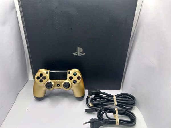 511628 1 CONSOLA PS4 PRO 1 TB + MANDO DORADO + CABLE DE LUZ + HDMI