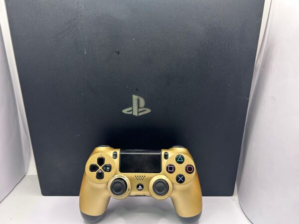 511628 4 CONSOLA PS4 PRO 1 TB + MANDO DORADO + CABLE DE LUZ + HDMI