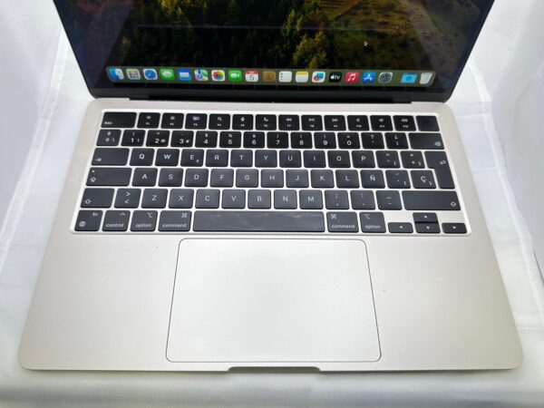 511636 2 rotated MACBOOK AIR 14.2 M2 8 NUCLEOS, 8 GB RAM, 256 GB SSD + CARGADOR