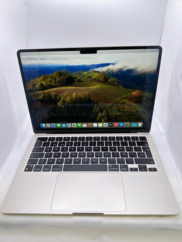 511636 6 MACBOOK AIR 14.2 M2 8 NUCLEOS, 8 GB RAM, 256 GB SSD + CARGADOR