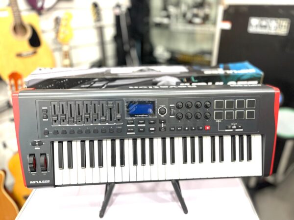 512366 1 TECLADO MIDI NOVATION IMPULSE 49 + CAJA + CABLE