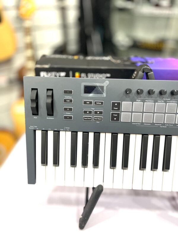 512657 3 TECLADO MIDI NOVATION FLKEY 37 + CABLE + CAJA