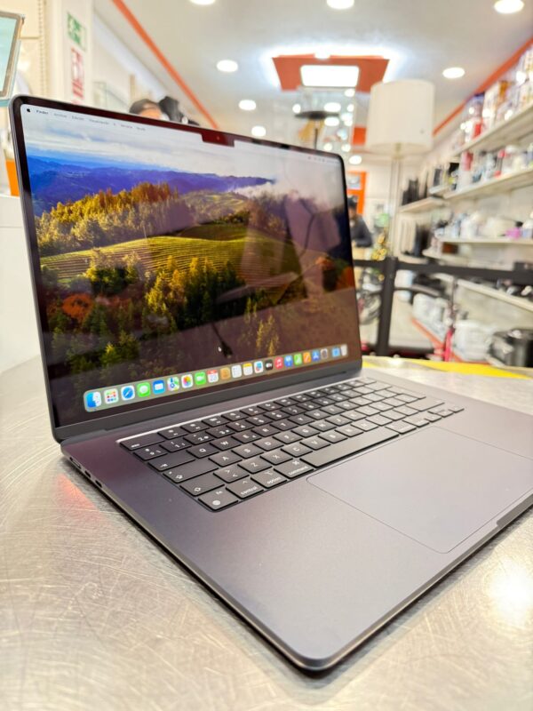 515266 3 MACBOOK AIR 2024 15" M3 8GB 256SSD *A ESTRENAR*