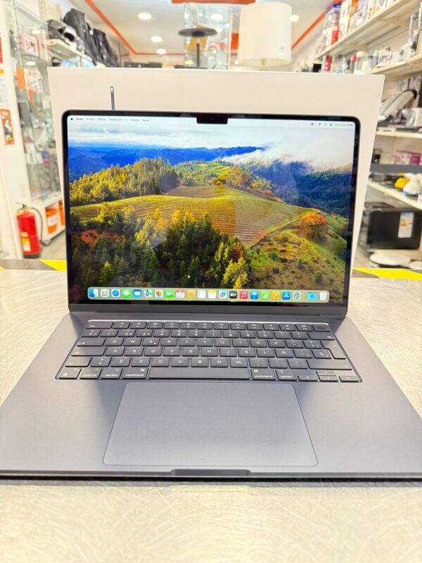 515266 5 MACBOOK AIR 2024 15" M3 8GB 256SSD *A ESTRENAR*