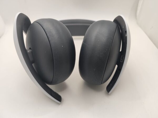 Imagen de WhatsApp 2024 12 05 a las 12.13.00 02e6e0e2 AURICULARES SONY PULSE ELITE CON CANCELACION DE RUIDO PARA PS5 BLANCO + SOPORTE DE CARGA