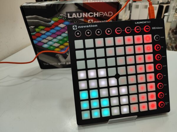 Imagen de WhatsApp 2024 12 19 a las 17.10.20 9806d631 LAUNCH PAD NOVATION MK2 + CAJA + ACCESORIOS