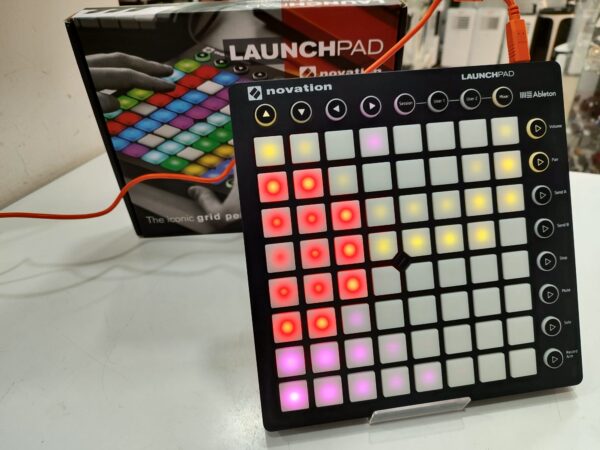 Imagen de WhatsApp 2024 12 19 a las 17.10.20 bcd412fd LAUNCH PAD NOVATION MK2 + CAJA + ACCESORIOS