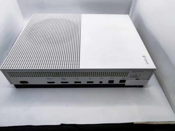 Imagen de WhatsApp 2024 12 20 a las 20.18.22 0e85a085 CONSOLA XBOX ONE S 500GB + CABLES * NO INCLUYE MANDO*