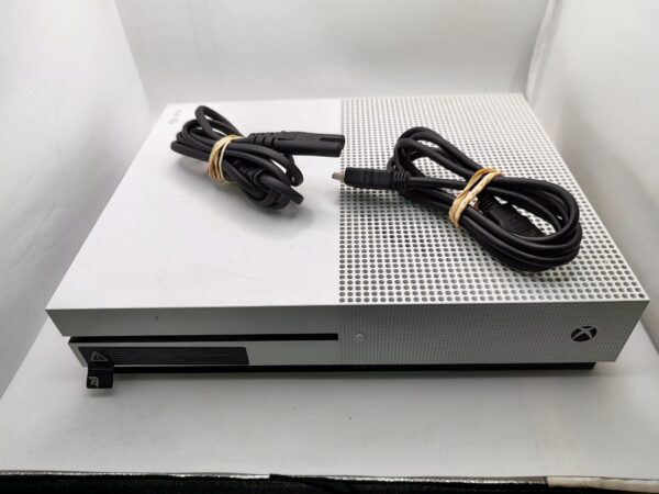 Imagen de WhatsApp 2024 12 20 a las 20.18.22 31735af3 CONSOLA XBOX ONE S 500GB + CABLES * NO INCLUYE MANDO*