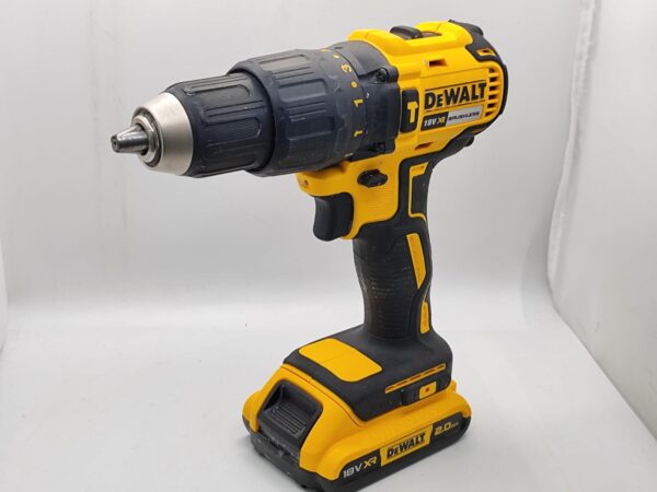 Imagen de WhatsApp 2024 12 23 a las 18.32.30 953d1931 TALADRO BATERIA DEWALT 18V XR DCD778 AMARILLO NEGRO + MALETIN