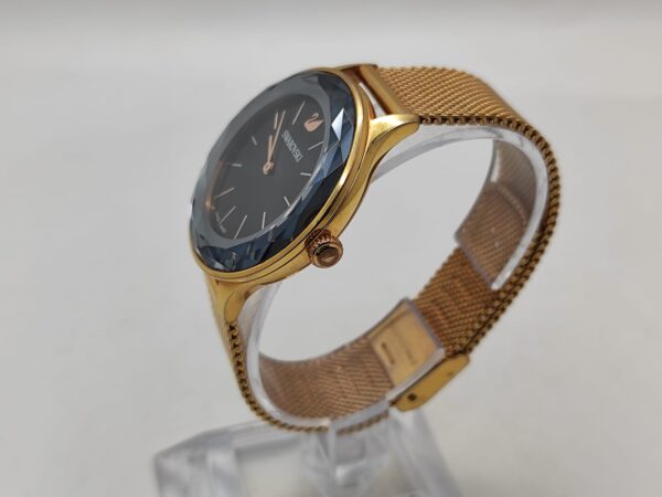 Imagen de WhatsApp 2024 12 30 a las 17.47.42 0d7b301f RELOJ SWAROVSKI 5430424 COLOR DORADO ESFERA COBRE