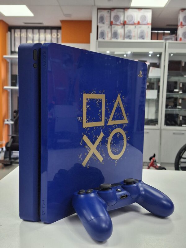 WhatsApp Image 2024 12 04 at 12.29.36 1 CONSOLA SONY PS4 SLIM 500GB AZUL EDICION DAYS TO PLAY + MANDO + CABLES