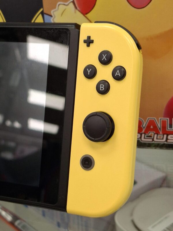 WhatsApp Image 2024 12 11 at 18.40.52 1 CONSOLA NINTENDO SWITCH EDICION LETS GO PIKACHU + CAJA + ACC