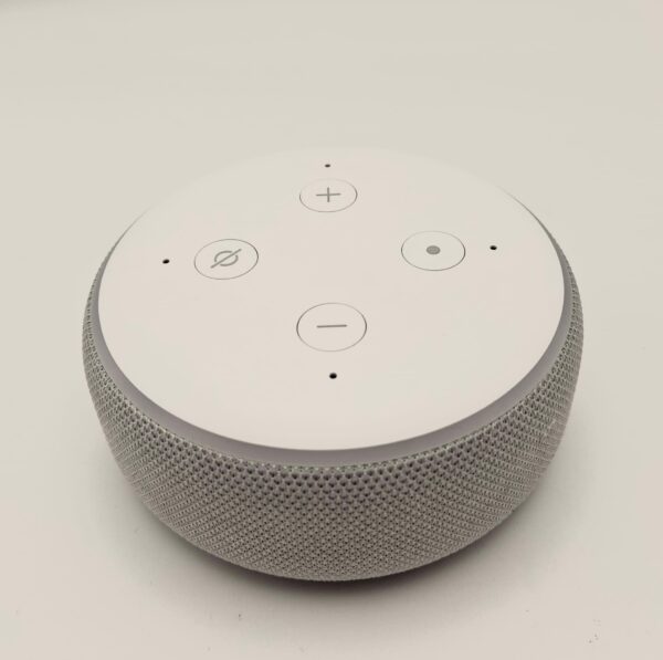 WhatsApp Image 2024 12 16 at 12.36.57 AMAZON ECHO DOT 3RD GEN + CARGADOR (AMERICANO)