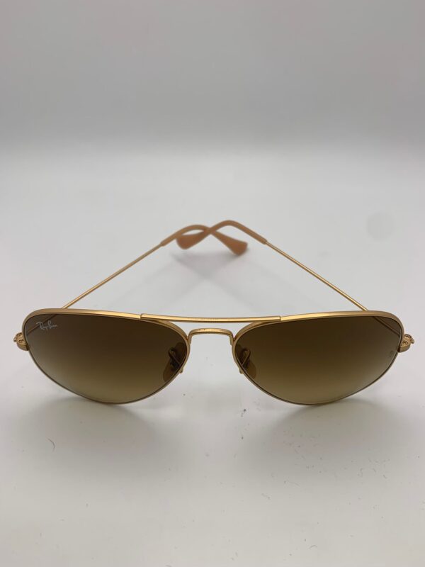 WhatsApp Image 2024 12 21 at 11.09.22 GAFAS DE SOL DE CABALLERO RAYBAN AVIATOR LARGE METAL 112785