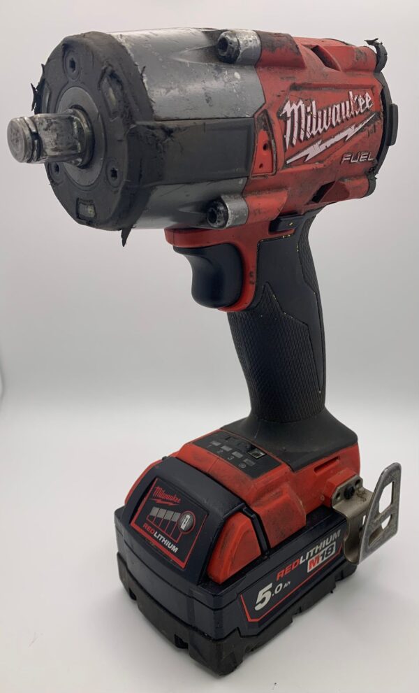 WhatsApp Image 2024 12 21 at 12.19.21 LLAVE DE IMPACTO MILWAUKEE M18 FMTIWf12 + MAL, 2 BAT Y CARGA