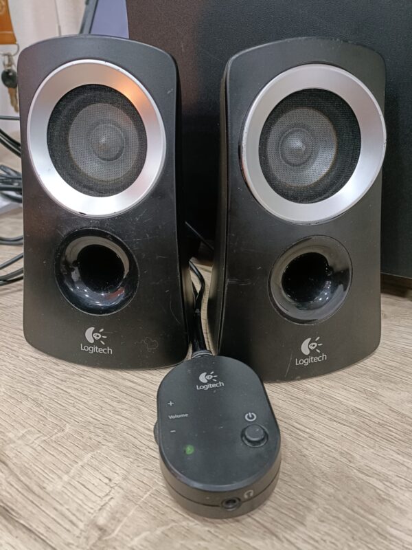 WhatsApp Image 2024 12 26 at 18.21.08 ALTAVOCES 2.1 LOGITECH SPEAKER SYSTEM Z313 25 VATIOS (RMS)