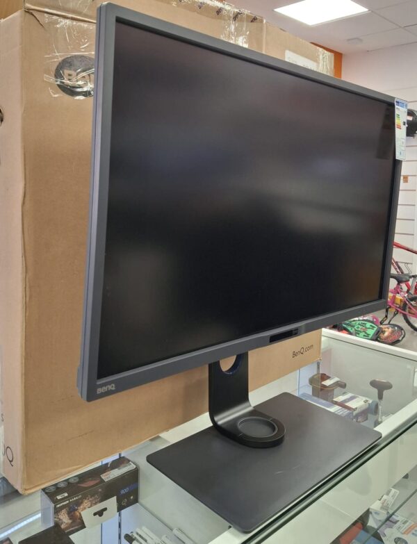 15u517063 5 MONITOR BENQ PD300Q 32'' 2K QHD DESINGVUE CON ALTAVOCES + CAJA *A ESTRENAER*