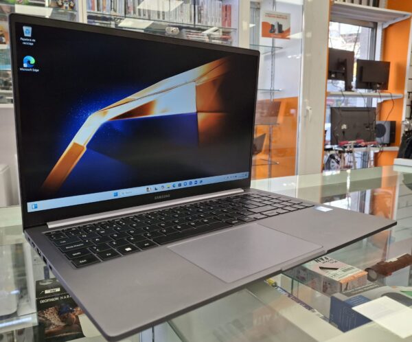 15u519976 7 PORTATIL SAMSUNG GALAXY BOOK4 2023 INTEL CORE I5-120U 8GB/512 GB + CARGADOR