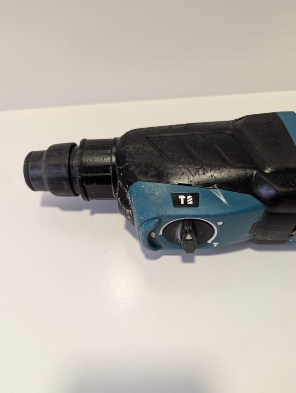 500685 1 TALADRO PERCUTOR MAKITA HR2630 800W