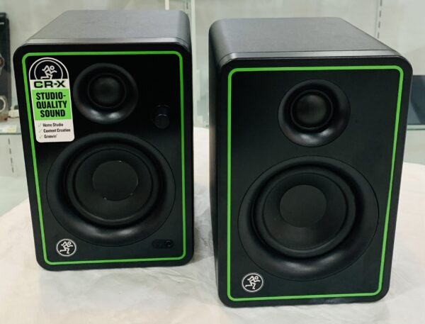 502783 2 scaled ALTAVOCES MACKIE ESTUDIO CR3X + CAJA