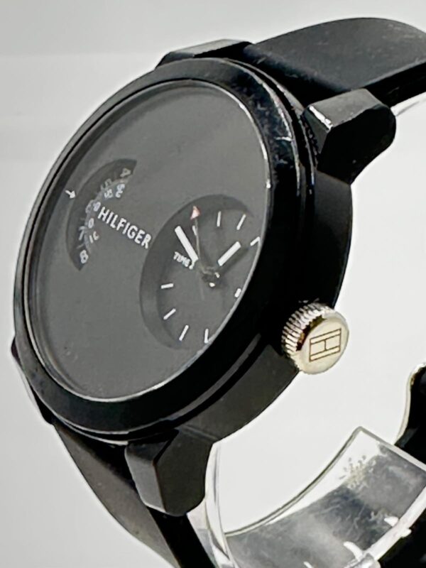 504589 2 RELOJ TOMMY HILFIGER 1791555 ESFERA NEGRA CORREA NEGRA DE GOMA