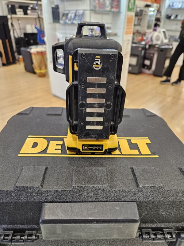 511916 5 scaled NIVEL LASER DEWALT DCLE34031 360 VERDE + BATERIA + CARGADOR + MALETIN