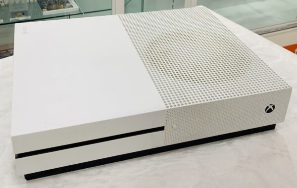 517404 2 CONSOLA MICROSOFT XBOX ONE S 500GB + MANDO + CABLES