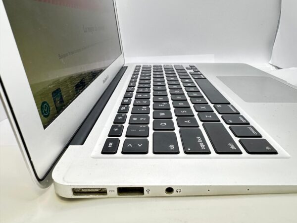 517520 2 MACBOOK AIR 2015 I5 1.6 GHZ, 4 GB, 128 GB + CARGADOR