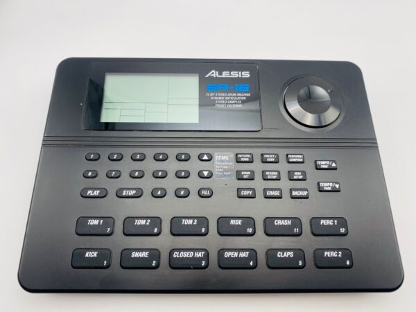 517624 1 CAJA DE RITMOS ALESIS SR-16 + CARGADOR