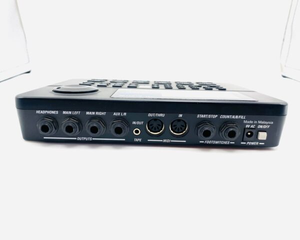 517624 5 CAJA DE RITMOS ALESIS SR-16 + CARGADOR