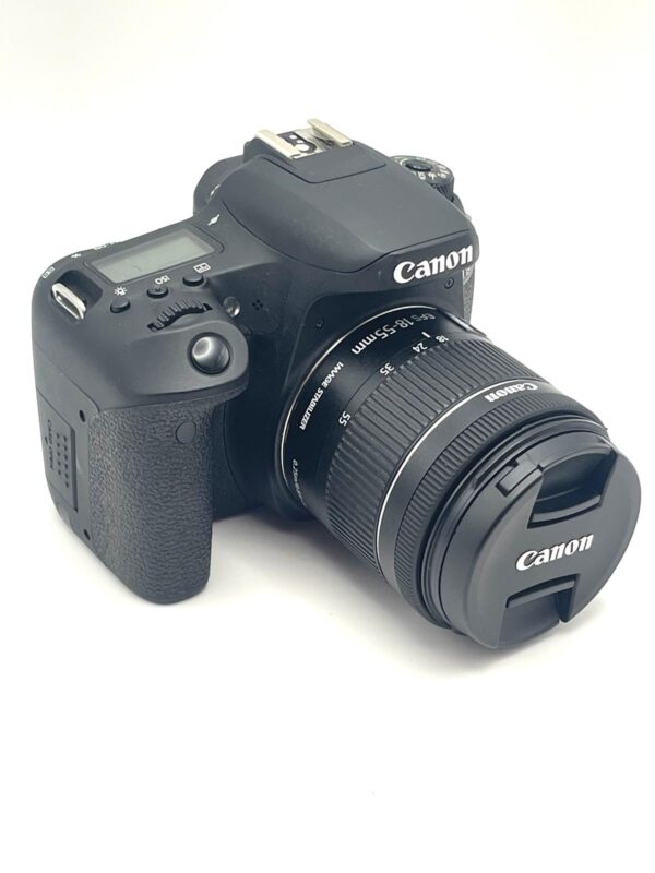 517717 3 CAMARA CANON EOS 77D + CARGADOR + FUNDA