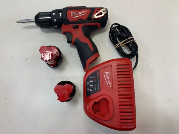 518167 2 rotated ATORNILLADOR A BATERIA MILWAUKEE M12 BPD + MAL Y 2 BAT CON CARG