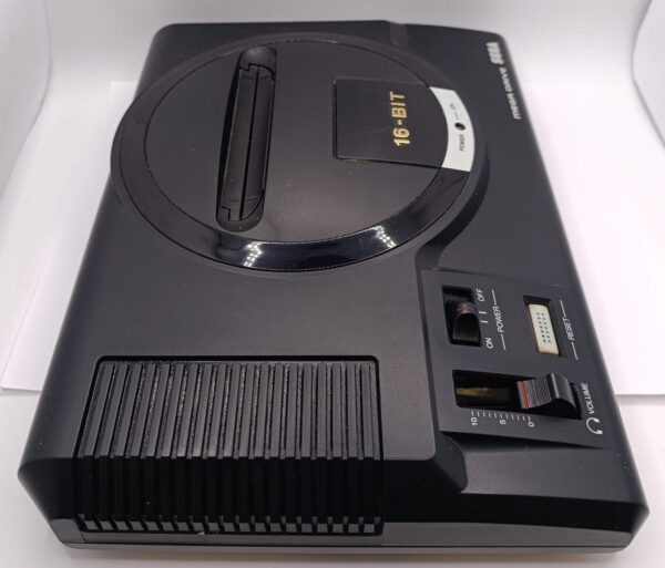 520426 5 CONSOLA SEGA MEGADRIVE 16-BIT + FUENTE + MANDO