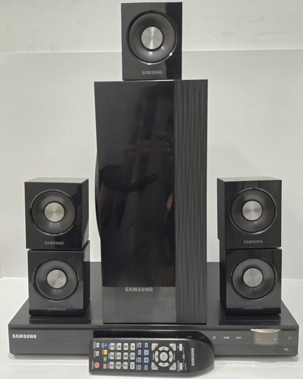 521541 1 REPRODUCTOR DVD SAMSUNG HT C330 + ALTAVOCES 5.1 + MANDO