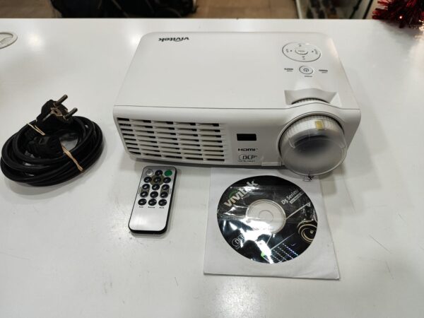 Imagen de WhatsApp 2025 01 02 a las 18.44.08 e64e8d29 1 PROYECTOR VIVITEK D518 BLANCO + MANDO