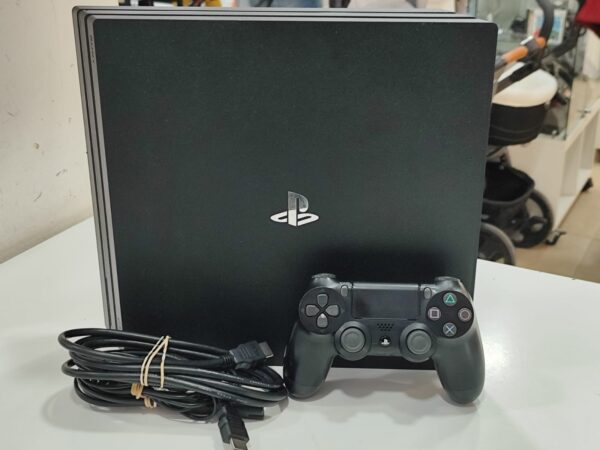 Imagen de WhatsApp 2025 01 03 a las 18.43.47 7cf51f24 CONSOLA SONY PS4 PRO 1TB + MANDO + CABLES