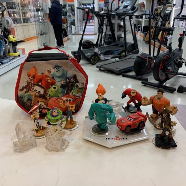 497160 1 BASE Y PERSONAJES DISNEY INFINITY CON ESTUCHE