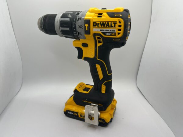 506766 D 3 TALADRO A BATERIA DEWALT DCD796 + 3 BATERIAS + CARGADOR