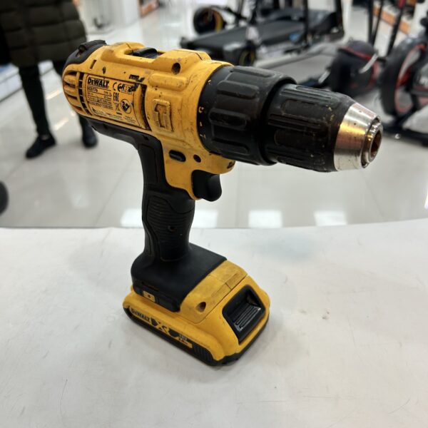 518277 4 scaled ATORNILLADOR DEWALT DCD776 CON 2 BATERIAS Y CARGADOR