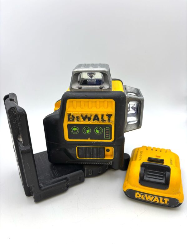 518652 1 NIVEL LASER DEWALT DCE089G + CARGADOR + BATERIA