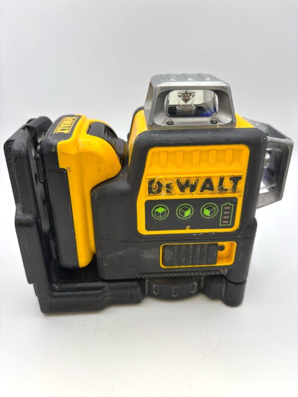 518652 3 NIVEL LASER DEWALT DCE089G + CARGADOR + BATERIA