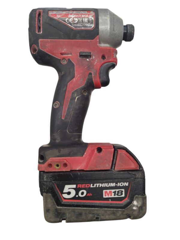 518733 3 ATORNILLADOR DE IMPACTO MILWAUKEE M18 (SIN CARGADOR)