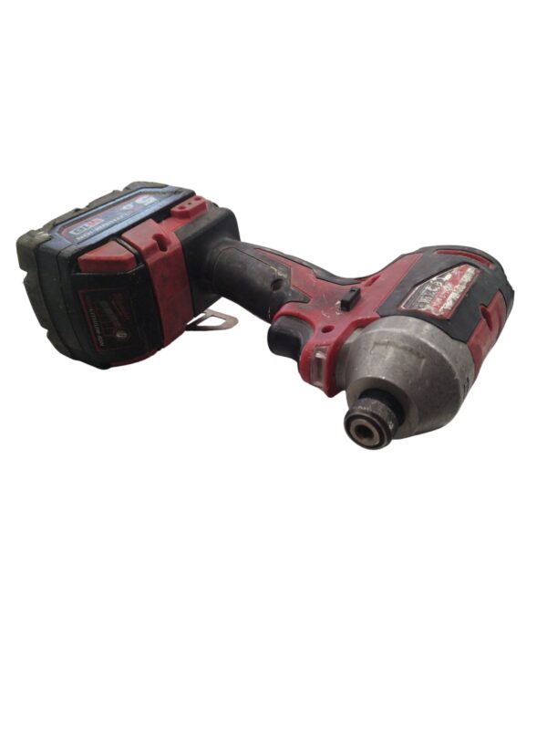 518733 5 ATORNILLADOR DE IMPACTO MILWAUKEE M18 (SIN CARGADOR)