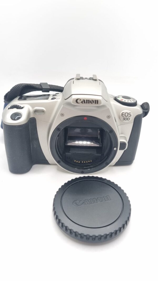 522979 3 CAMARA CANON EOS 300 GRIS "DECORATIVA"