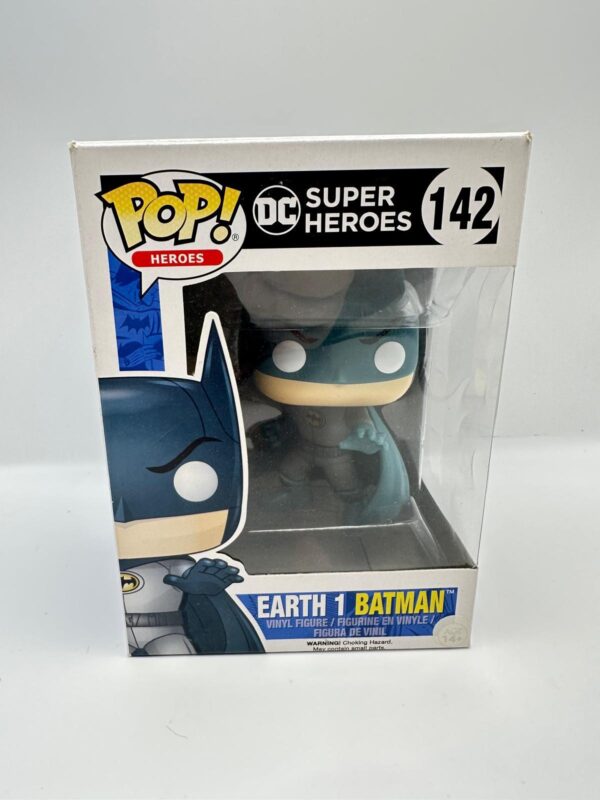 525781 2 FUNKO POP 142 EARTH 1 BATMAN