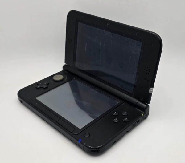 525804 4 CONSOLA NINTENDO 3DS XL+ CARGADOR * MARCAS DE USO