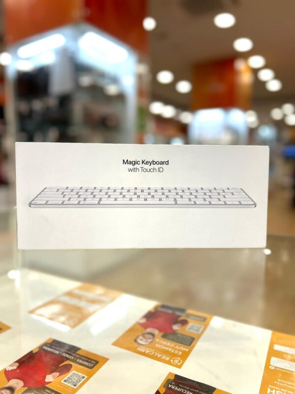 525834 1 APPLE MAGIC KEYBOARD CON TOUCH ID A3118 *A ESTRENAR*