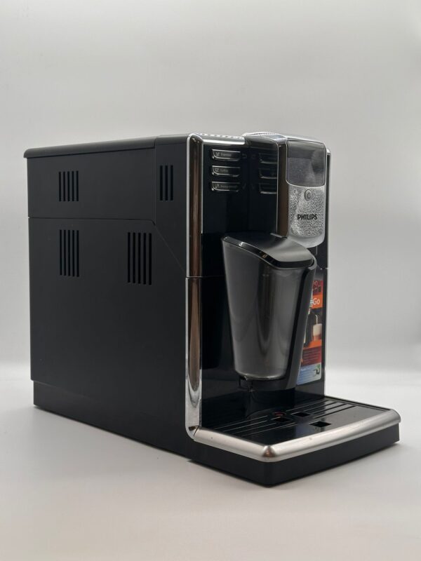 526217 4 CAFETERA PHILIPS 5000 SERIES LATTE GO + ACC + CAJA